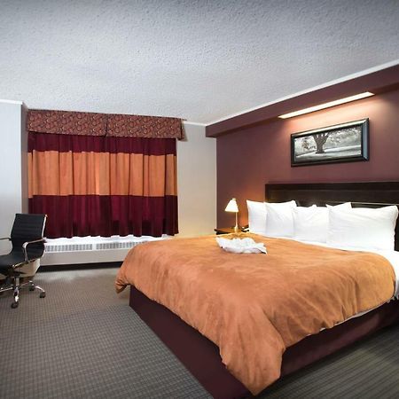 Coliseum Inn Edmonton Buitenkant foto